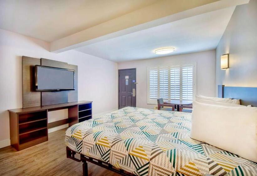 اتاق لوکس با تخت بزرگ, Motel 6 Inglewood, Ca