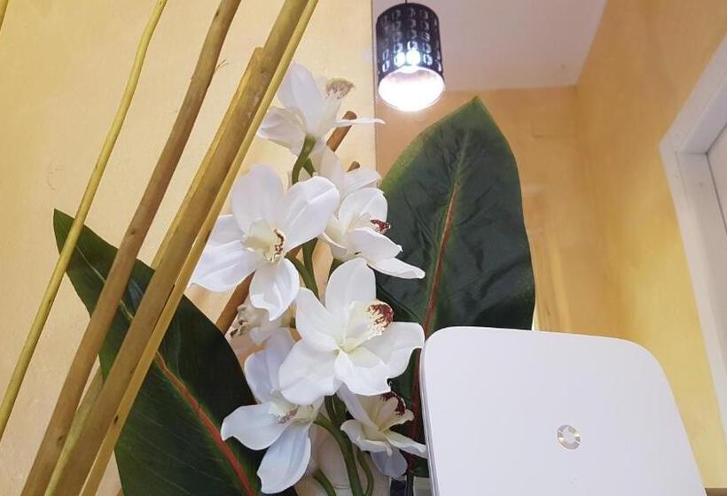 اتاق لوکس سه تخته, Bed Rho Fiera   Milano Galeazzi