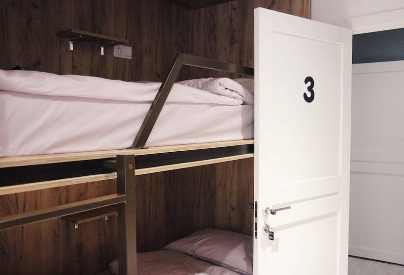 تختخواب در اتاق مشترک, Hi Loft Hostel Omsk
