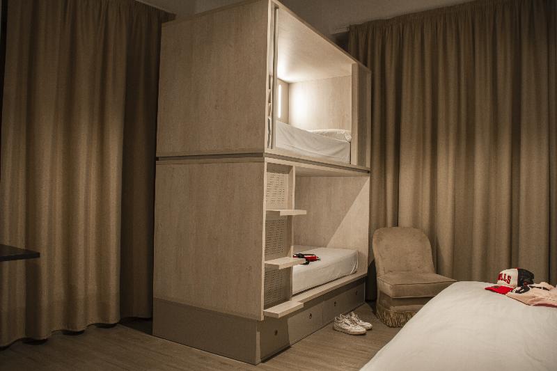 اتاق خانوادگی, Room00 Salvador Hostel