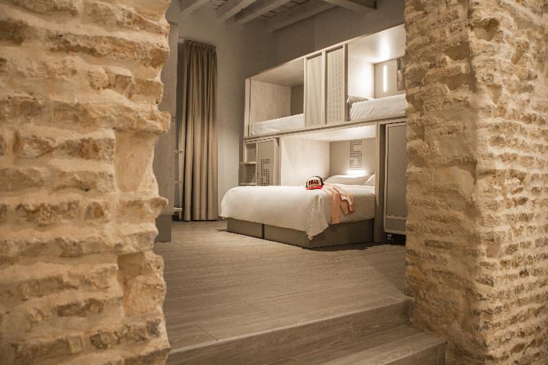 اتاق خانوادگی, Room00 Salvador Hostel