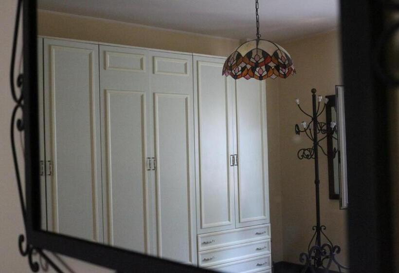 اتاق لوکس, Casale Santilli