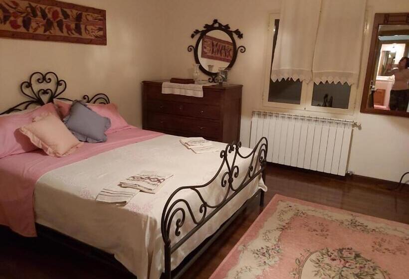 اتاق لوکس, Casale Santilli