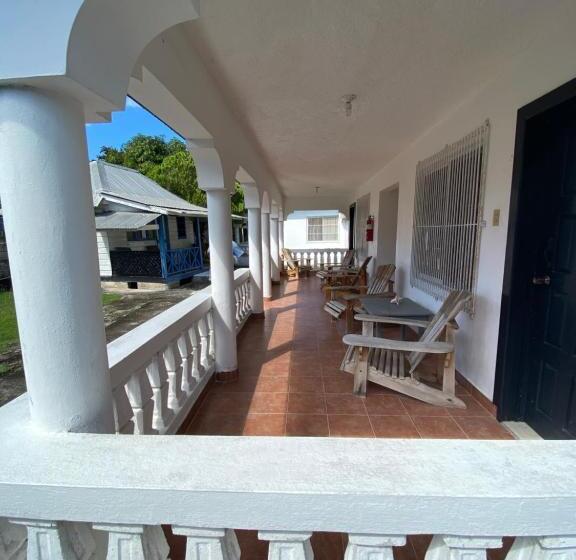 اتاق لوکس, Westport Cottage