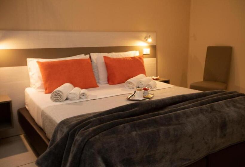 اتاق استاندارد چهار تخته, La Perla Amantea