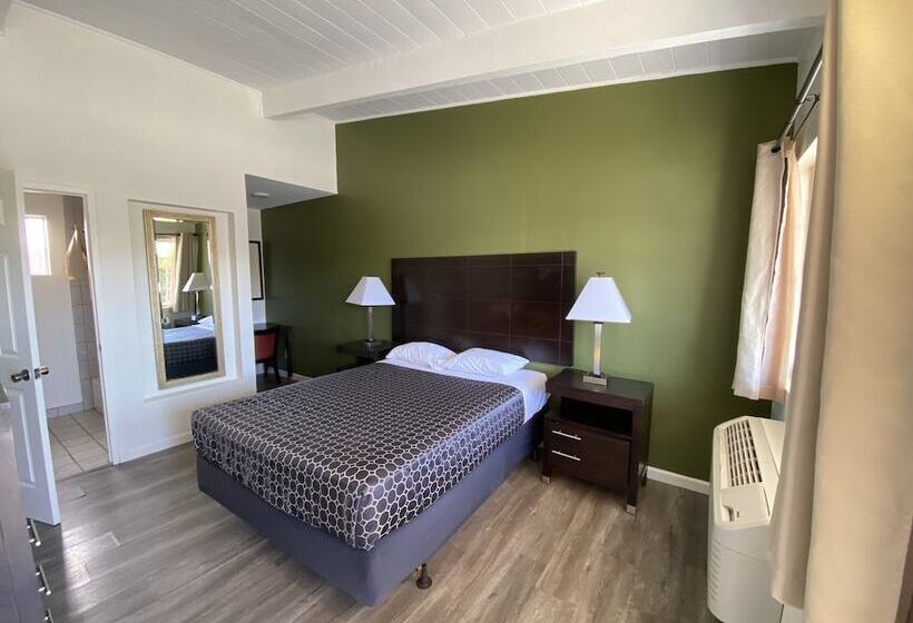 اتاق استاندارد یک تخته با تخت دونفره بزرگ, Holiday Motel