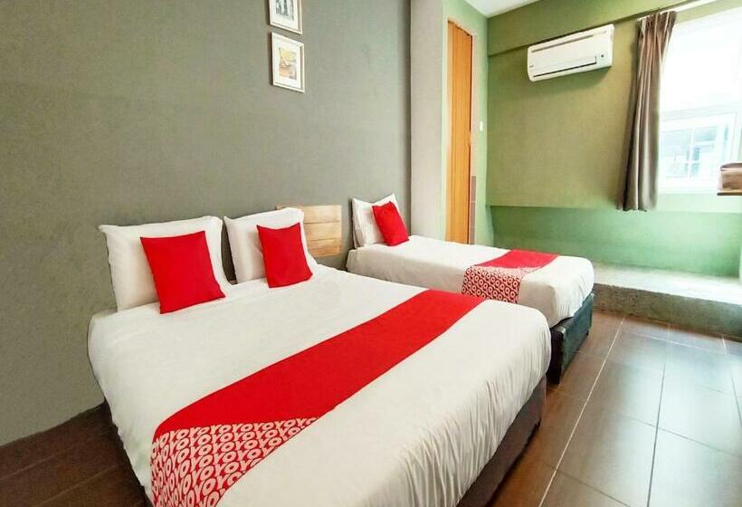 سوییت سوپریور, Oyo 89465 Golden Lounge