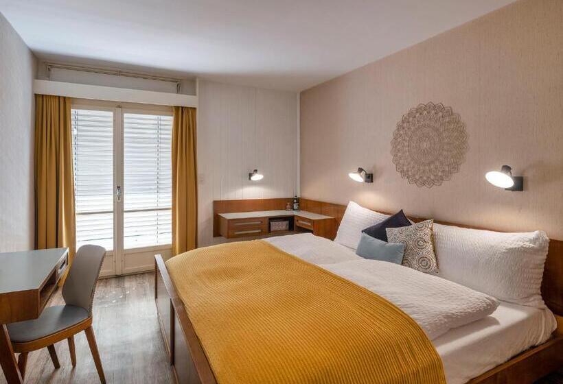 اتاق استاندارد با بالکن, Hôtel Historique Chez Elsy   Crans Sapins