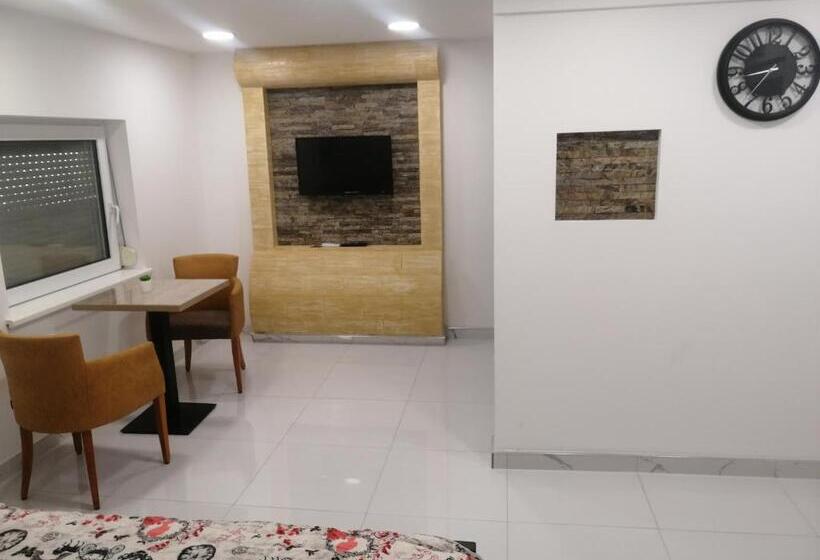 اتاق لوکس سه تخته, Vila Violeta