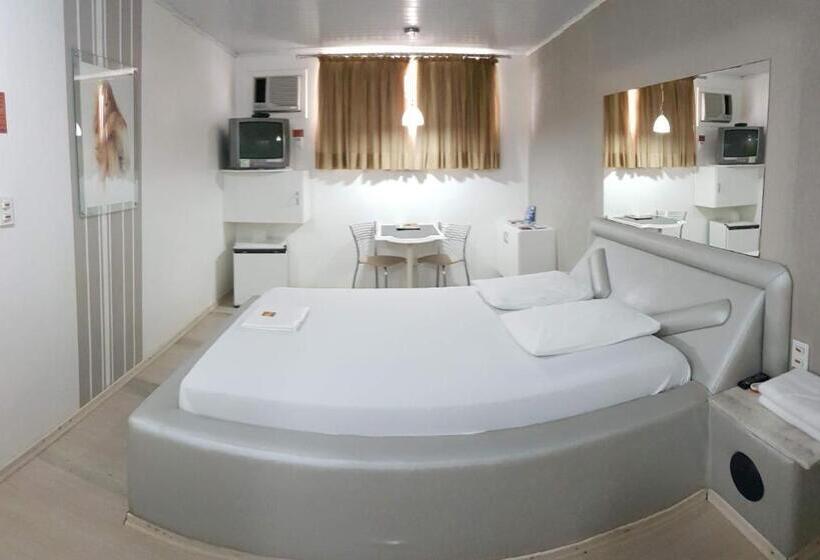 آپارتمان 1 خوابه, L'acqua Motel Express