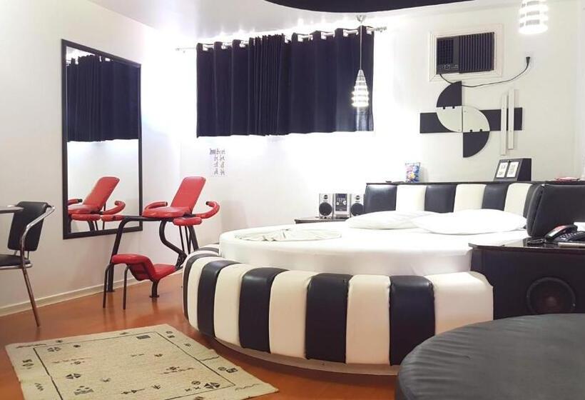 استودیوی استاندارد, L'acqua Motel Express