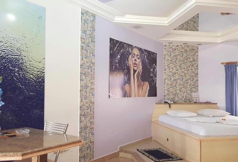 استودیوی سوپریور, L'acqua Motel Express