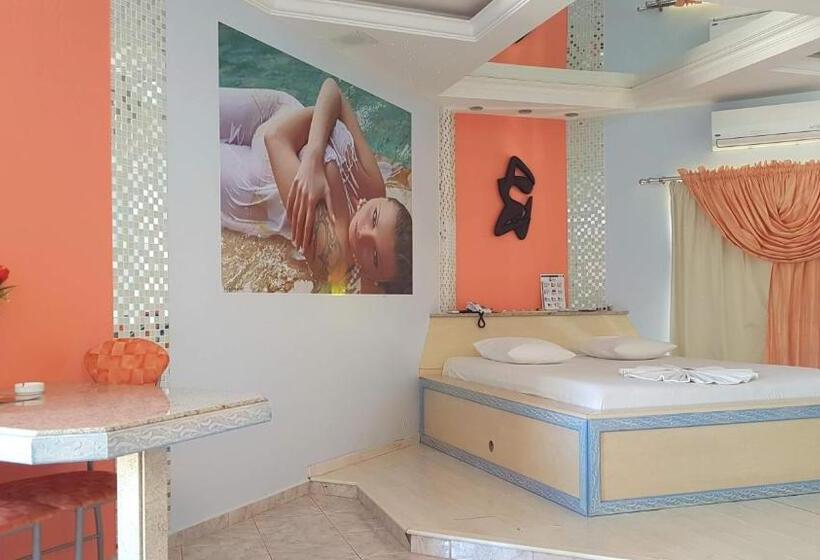 استودیوی سوپریور, L'acqua Motel Express
