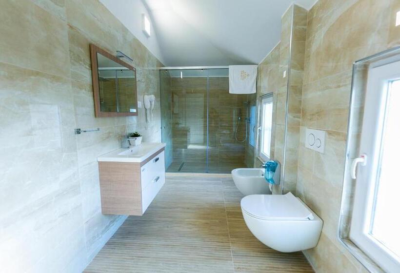 سوییت سوپریور, Art Hotel Tirana