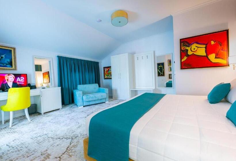سوییت جونیور, Art Hotel Tirana