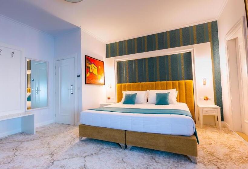 سوییت جونیور, Art Hotel Tirana