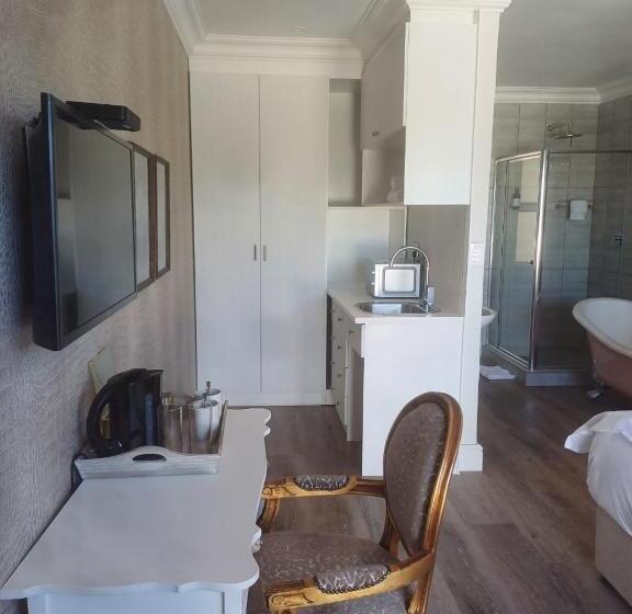 سوییت با چشم‌انداز استخر, Thyme Wellness Spa And Guesthouse
