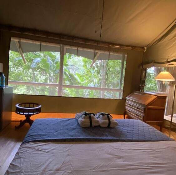 چادر با خدمات رفاهی استاندارد, Colina Secreta   Glamping And Villas