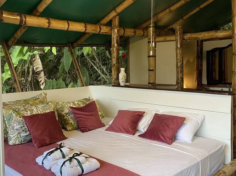 چادر با خدمات رفاهی استاندارد, Colina Secreta   Glamping And Villas