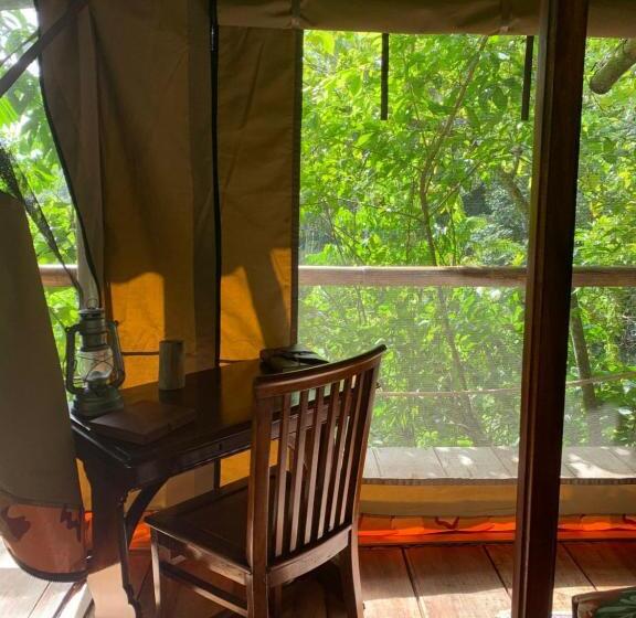 چادر با خدمات رفاهی استاندارد, Colina Secreta   Glamping And Villas