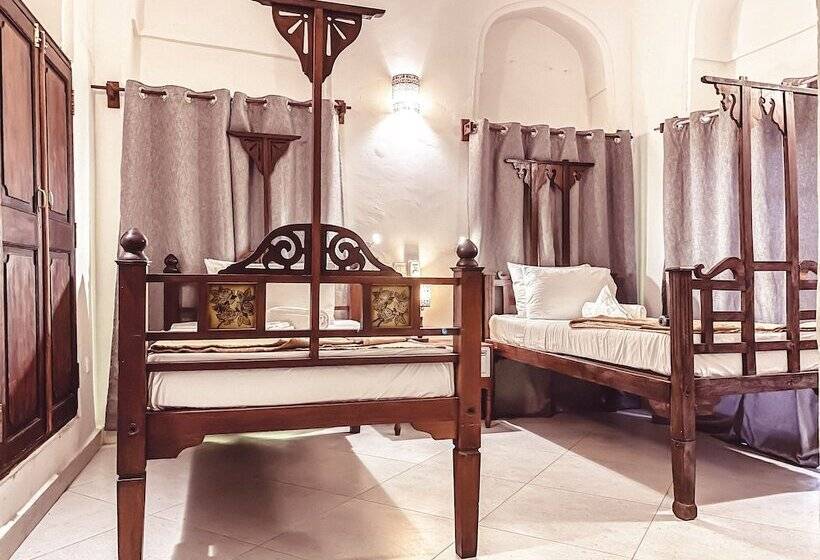 اتاق استاندارد, Smiles Stone Town