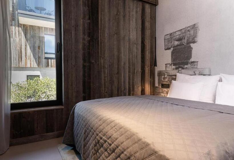 اتاق استاندارد, Going Triple A Apartments East