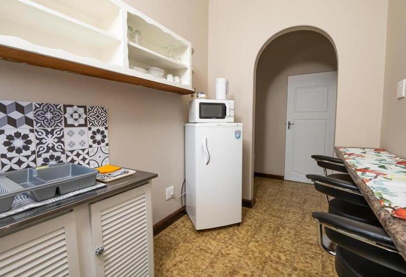 اتاق استاندارد سه نفره, Opstal Gastehuis