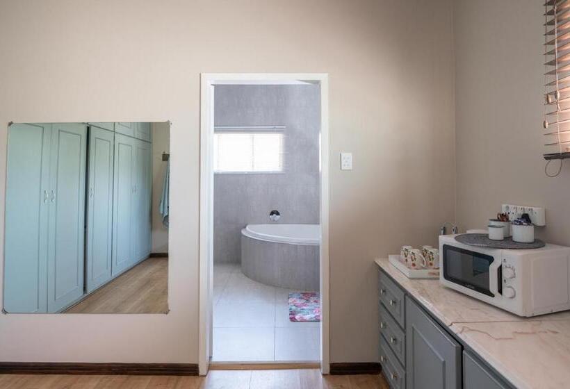 اتاق استاندارد سه نفره, Opstal Gastehuis