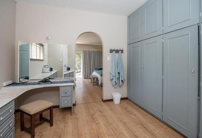 اتاق استاندارد سه نفره, Opstal Gastehuis
