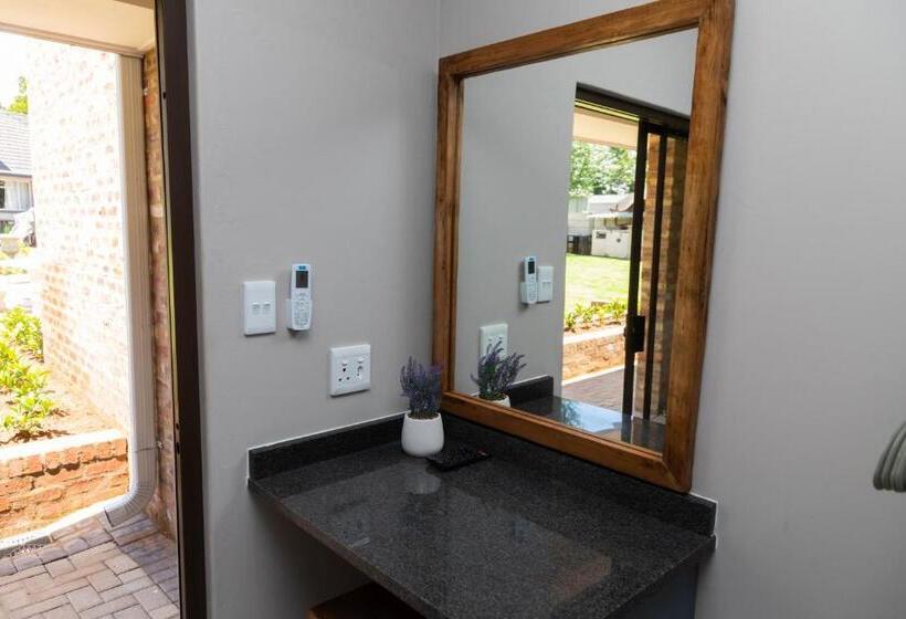 اتاق سوپریور با تخت بزرگ, Opstal Gastehuis