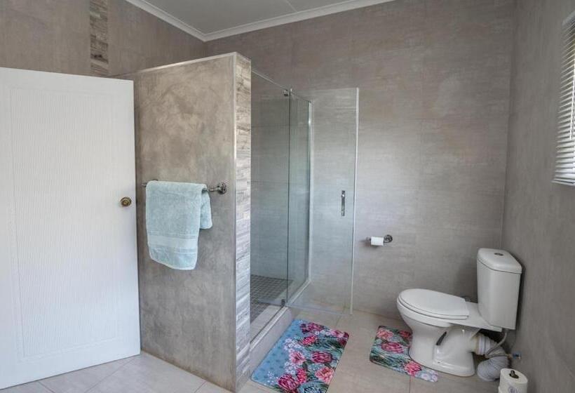 اتاق استاندارد سه نفره, Opstal Gastehuis