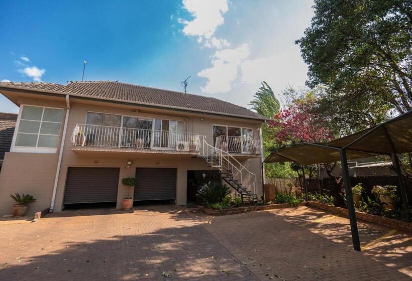 اتاق استاندارد سه نفره, Opstal Gastehuis