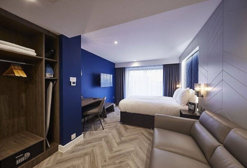 استودیوی استاندارد, Roomzzz York City