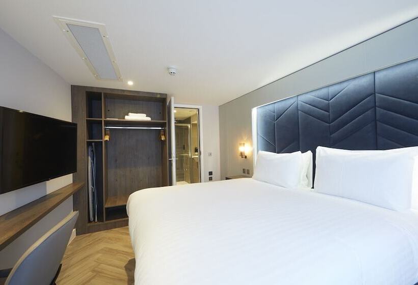 استودیوی استاندارد, Roomzzz York City
