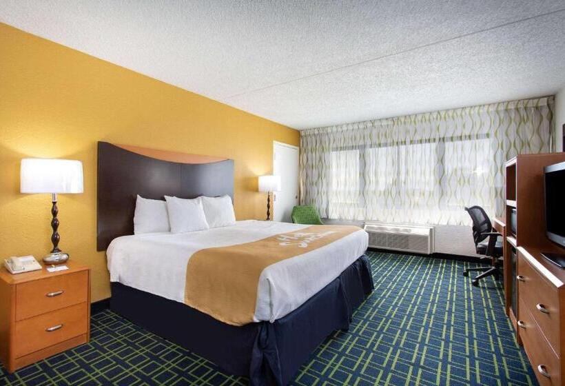 Deluxe Room King Size Bed, Days Inn By Wyndham Absecon Atlantic City Area