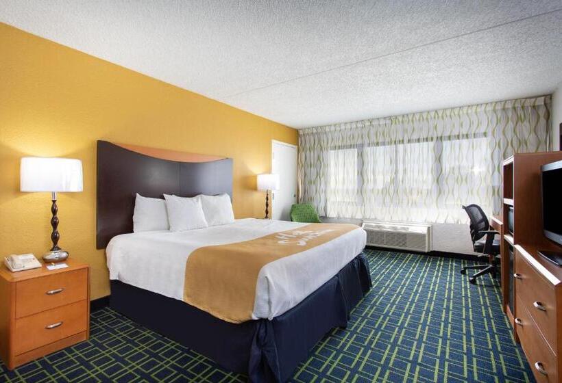 Standard Room King Size Bed, Days Inn By Wyndham Absecon Atlantic City Area