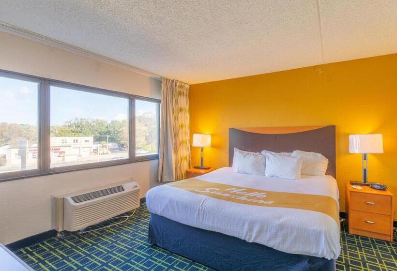 Standard Room King Size Bed, Days Inn By Wyndham Absecon Atlantic City Area