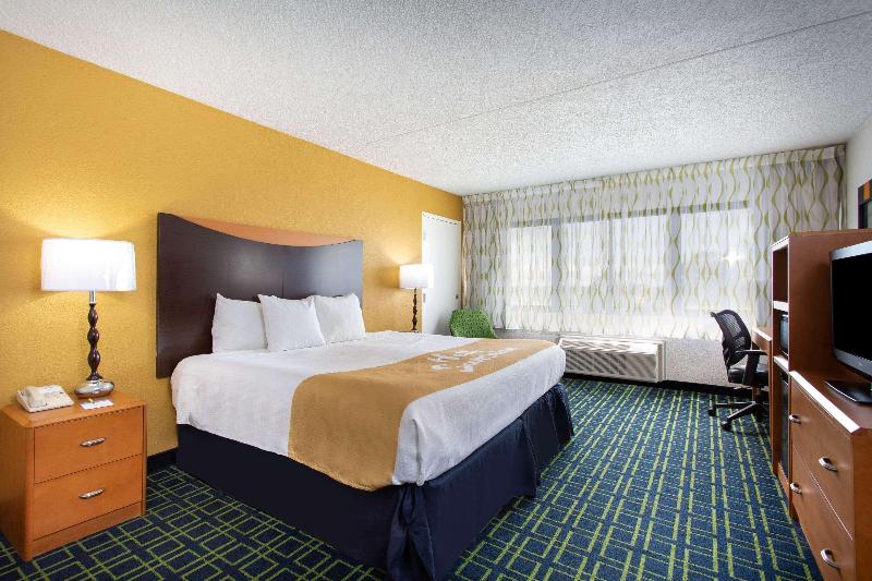 Standard Room King Size Bed, Days Inn By Wyndham Absecon Atlantic City Area