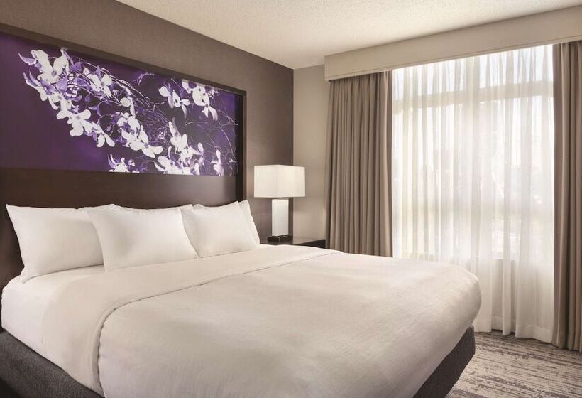 Suite, Embassy Suites By Hilton Atlanta At Centennial Olympic Park