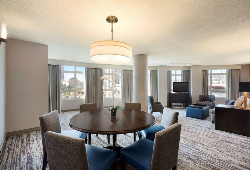 Suite, Embassy Suites By Hilton Atlanta At Centennial Olympic Park