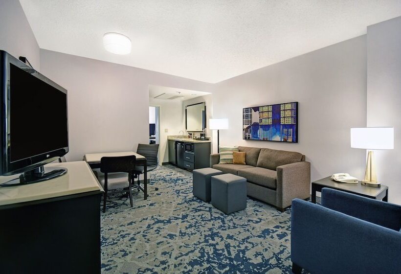 Люкс, Embassy Suites Charleston