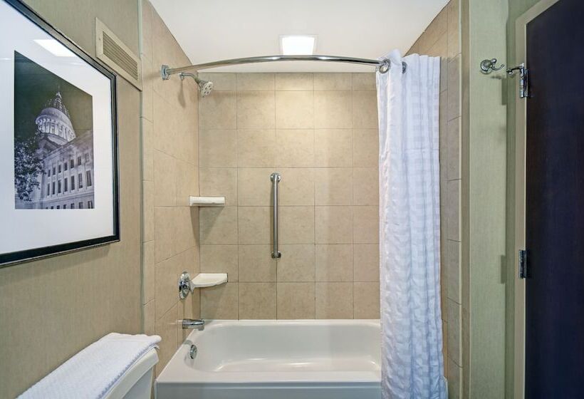 Люкс Адаптированный для Инвалидов, Embassy Suites Charleston