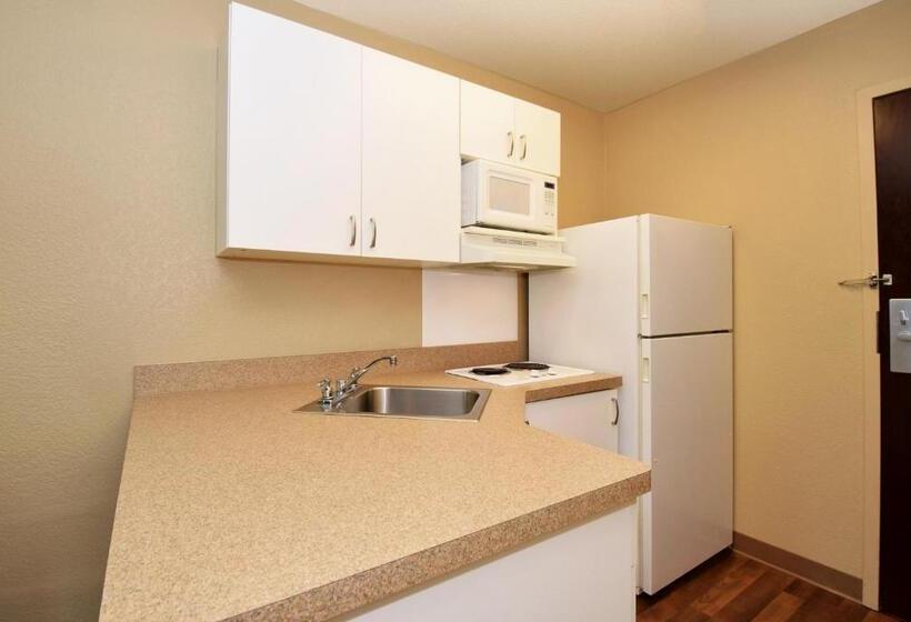 Studio Standard Lit King Size, Extended Stay America Suites  Portland  Vancouver