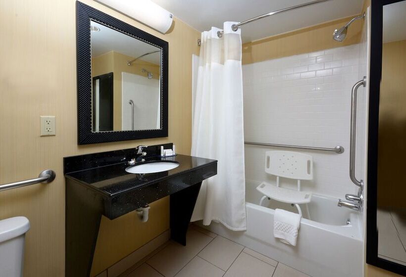 اتاق استاندارد با تخت دوبل برای معلولان, Fairfield Inn & Suites Charlottesville North