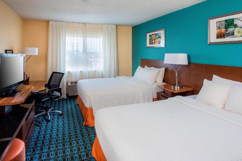 اتاق استاندارد با تخت دو نفره بزرگ برای معلولان, Fairfield Inn & Suites Peru