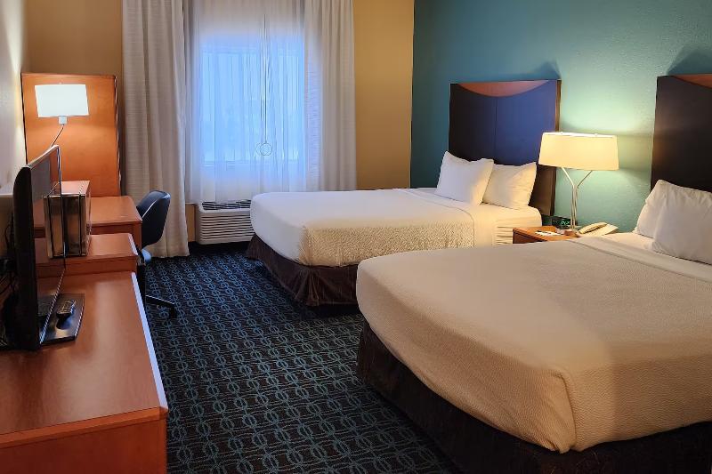 اتاق استاندارد با تخت بزرگ برای معلولان, Americinn By Wyndham St Cloud Mn Shopping Area