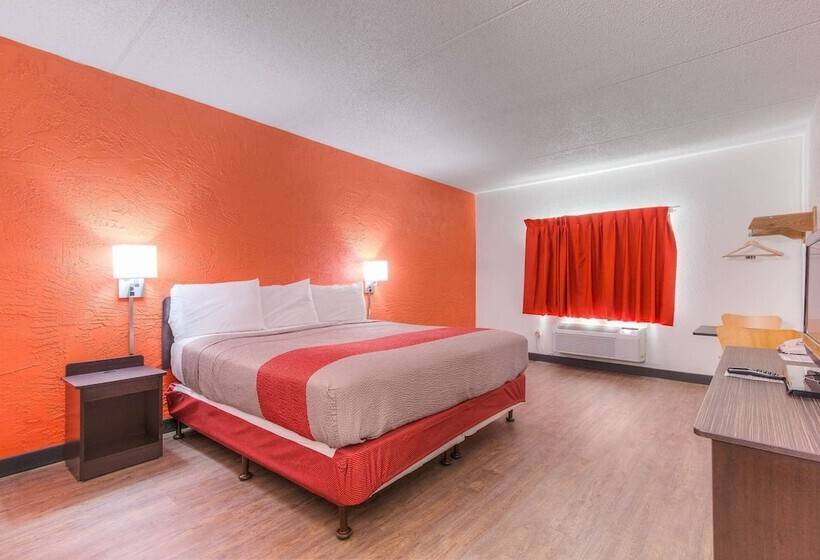 Standard Room Double Bed Adapted for people with reduced mobility, Motel 6bridgeview, Il