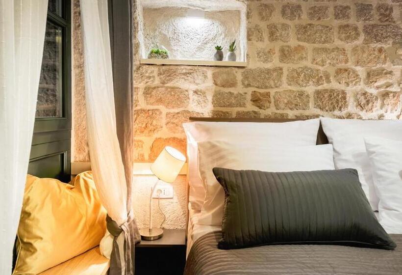 اتاق استاندارد با تخت بزرگ, Fenice Palace