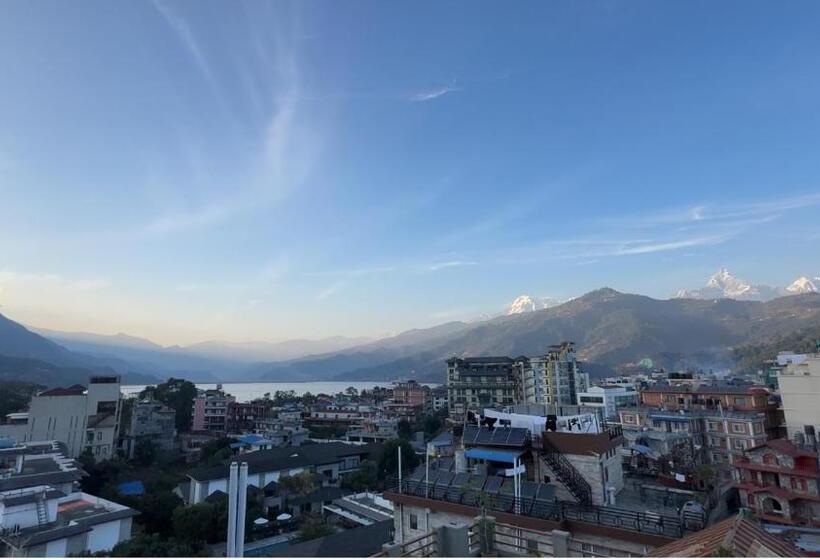 سوئیت جونیور با چشم‌انداز کوهستان, Mount View Pokhara