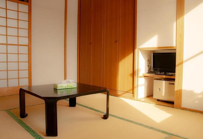 اتاق ساده سه‌ نفره, La Vista Hotel Tsugaike   Stay On The Slopes